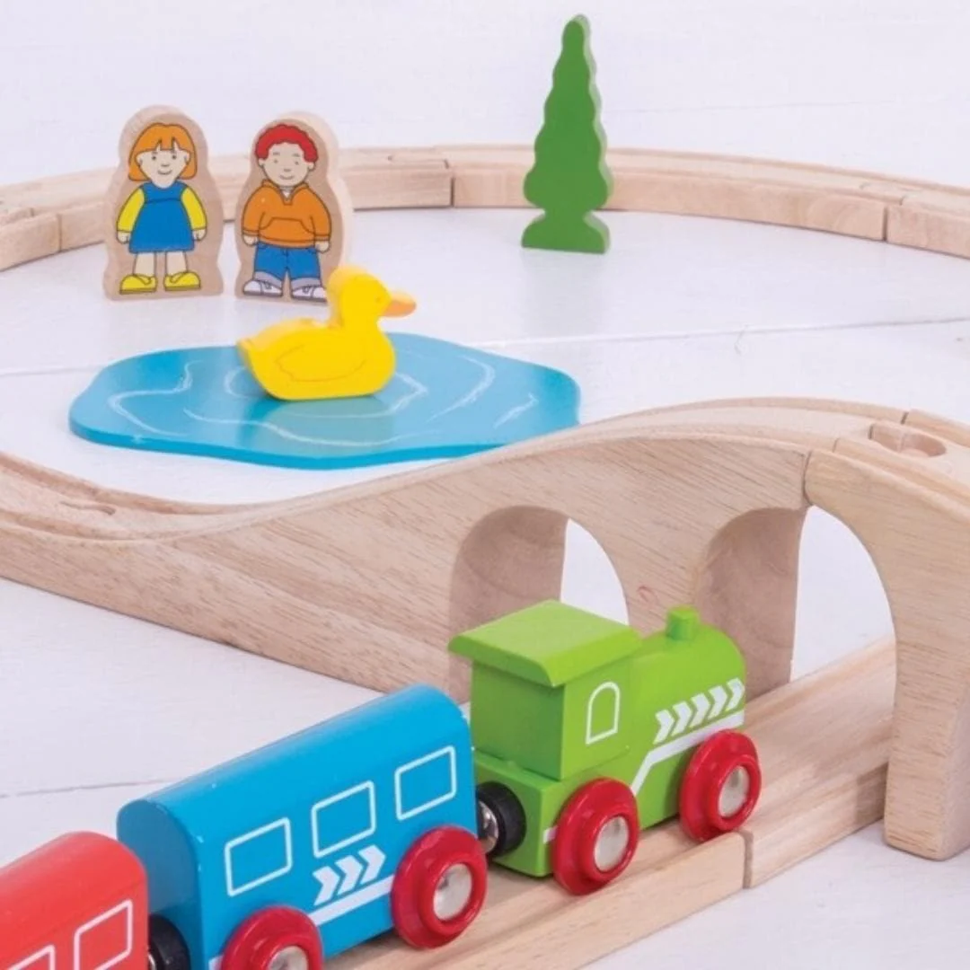 Figure of Eight Train Set - Image 5